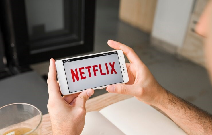 How to Watch Netflix on Projector From iPhone?